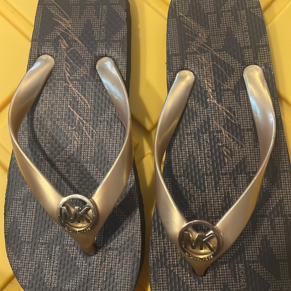 Michael Kors Women’s Sandals 8 - Picture 4 of 4